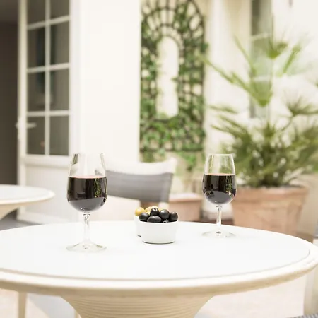 Acacias Etoile Hotel