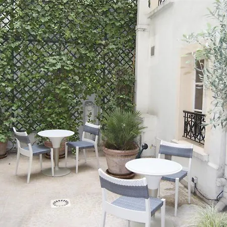 Acacias Etoile Hotel 3*