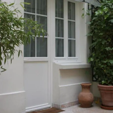 Acacias Etoile Hotel