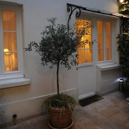 Acacias Etoile Hotel 3*