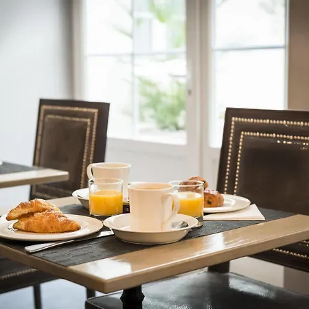 Acacias Etoile Hotel 3*