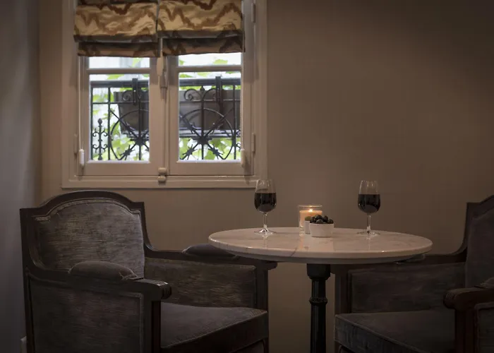 Acacias Etoile Hotel