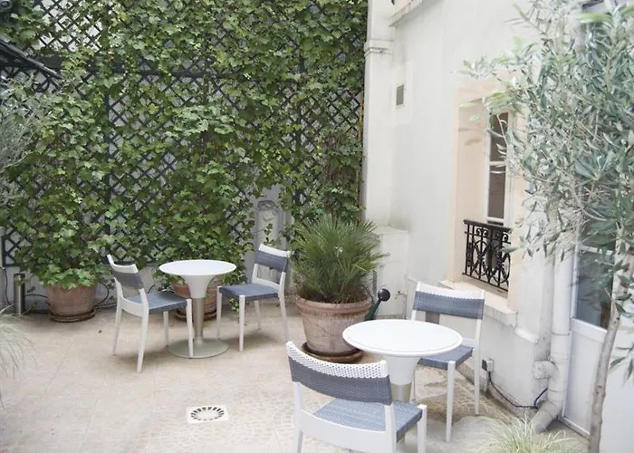 Acacias Etoile Hotel 3*